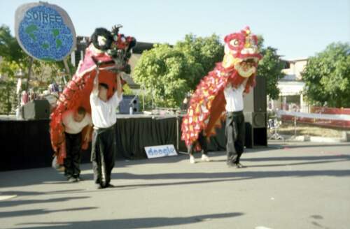 Cinsti "Dragon dancers"