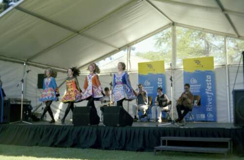 Irish dancers + hudba