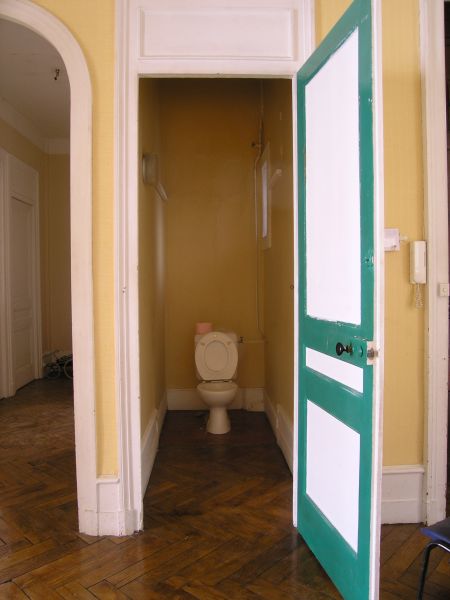 náš obrovský záchod