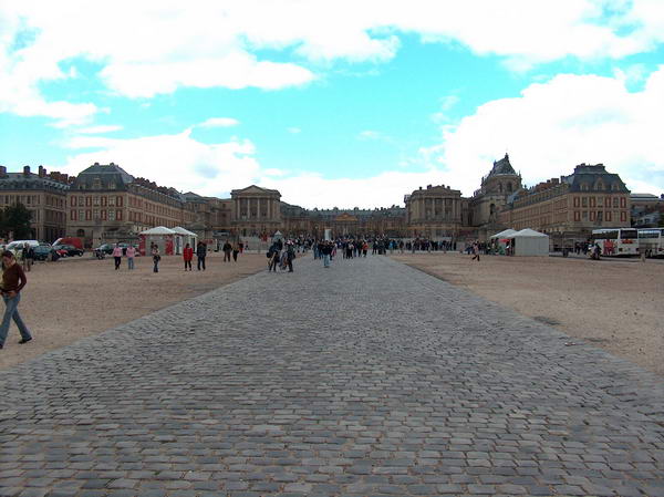 the entrance to Versailles Palace complex