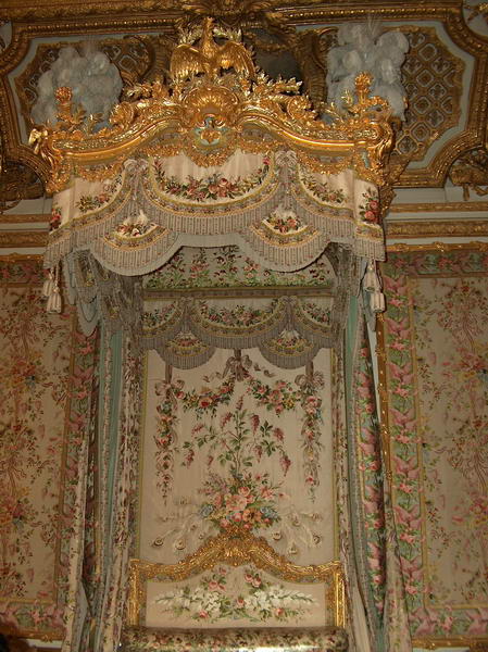 the bed frame ornaments