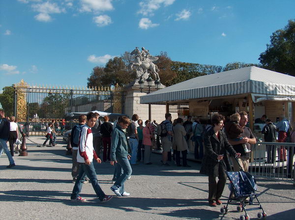 ondra was patiently queuing for the nutella crepes:-)