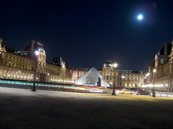 louvre at night
