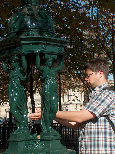 yuhuuu fresh water...let's refill the bottle hehehe..