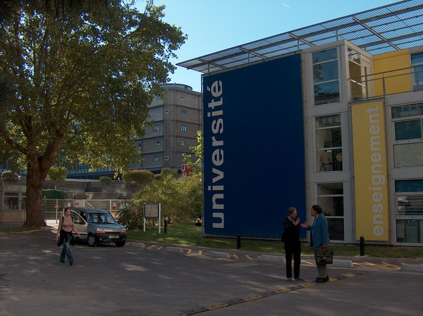 University Marie Currie, the square block buildings