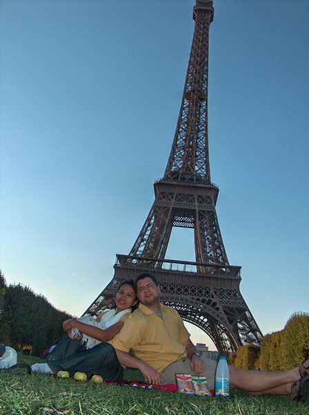 Picnic day by the Eiffel Tower