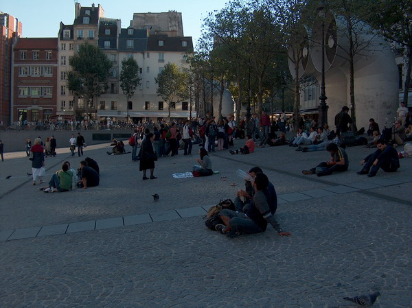 back to the Pompidou square, following up the magnet