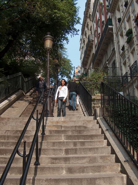 climbing up to Basilique du Sacre Coeur