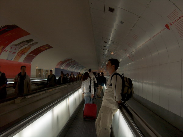 the long trail between Montparnasse metro and train station
