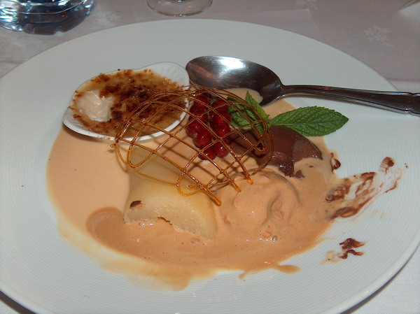 As I said, French delicacies are unbeatable. First they gave us caviar and their best ham, then they served us cold prawn cake plus artichoke. Then they gave us lamb with sauce and stewed vegie. Then the second dish was fried blue cheese spring roll. In the end this killer-dessert: plate of choco chunk with pear and orange, accompanied by two scoops of ice cream and decorated with strawberry, mint and caramel art. Awesome!