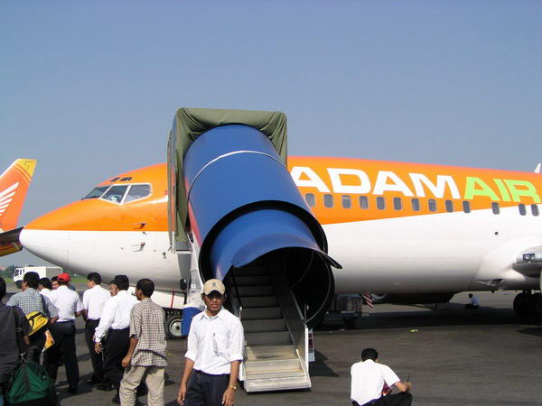 Hned druhý den letíme z Jakarty na severní Sumatru do Medanu.