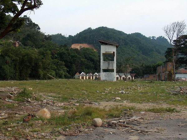 Přestálo to jen pár staveb...