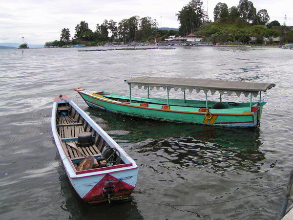 Rybářské loďky zaparkované v přístavu v Parapatu