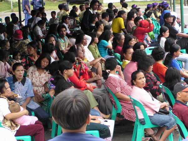 Lidí je tu poměrně dost...