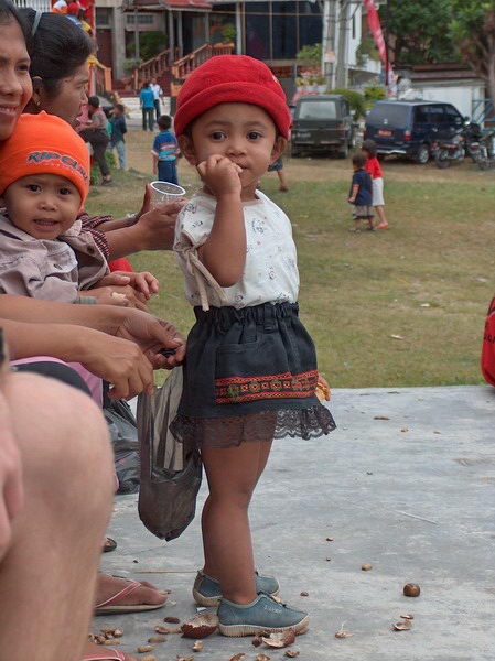 Tahle nás taky pozoruje ale nemá z toho ještě rozum