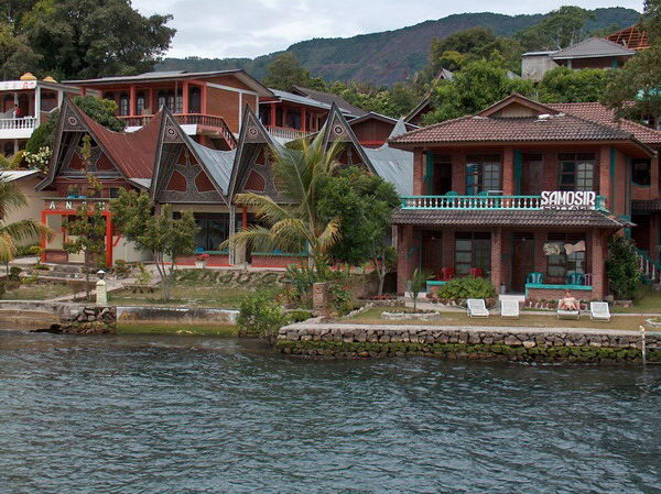 A navečer se vracíme zpět do našeho hotelu na Samosiru