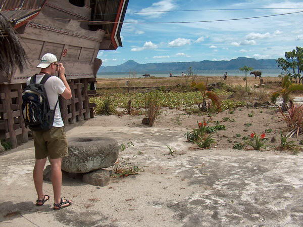 Dikouš fotí Hlada, jak fotí Buvola