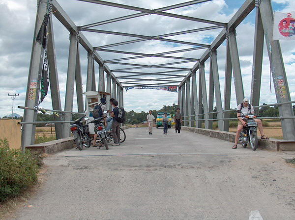 Občerstvení na mostě - pojízdný prodavač polívky