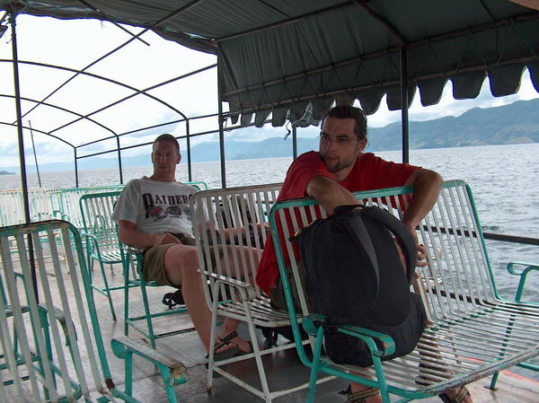 Další den ráno už definitivně opuštíme Samosir. Bylo nám tu pěkně...