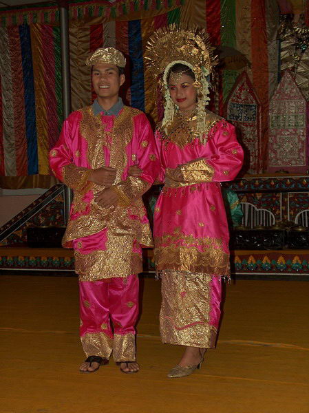 Ukázka svatebního oblečení