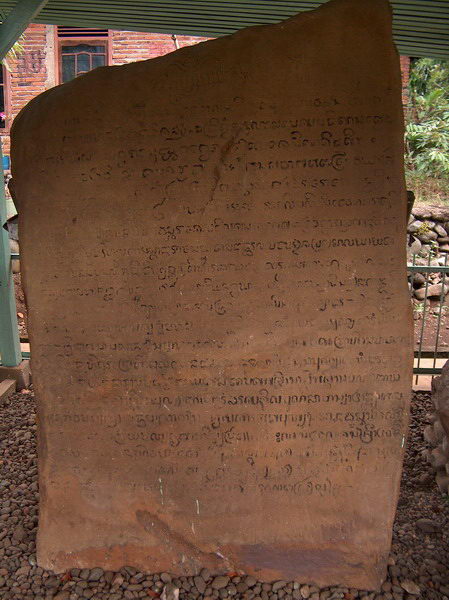 Takovéto šutráky, i když menší, popsané různými abecedami se zde stále nacházejí hlavně při obdělávání půdy na polích. Obvykle je na nich vytesán nějaký příběh.