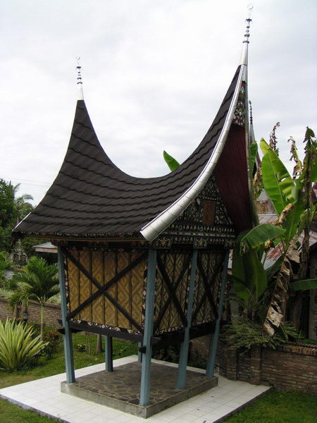 U domů bohatších lidí je separé sýpka - čím bohatčí člověk, tím větší sýpka.