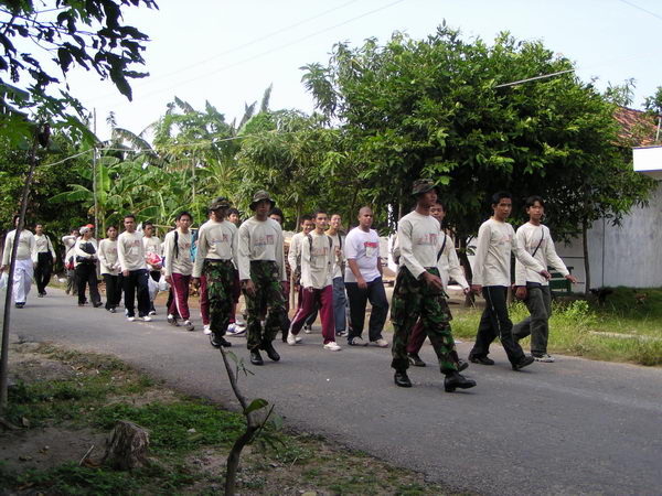 ...hmmm, mašírují opravdu spořádaně