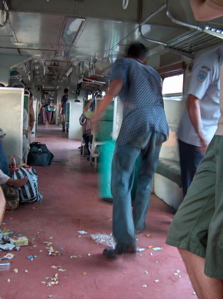 Nejdřív se musí vymést bordel po předchozích cestujících...