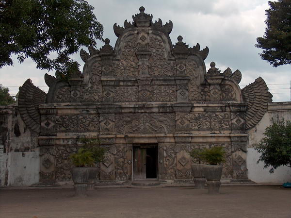 Vstup do Taman Sari (Vodní hrad)