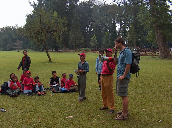 Ochytl mě nějaký týpek, že učí děti anglicky, tak ať jim něco řeknu, když jsem bílej:-) Zřejmě si myslí, že všichni běloši mluví anglicky...