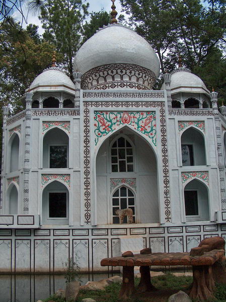 Malý Tádž Mahal s tygrem