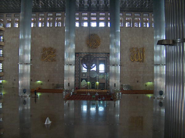 Vnitřek - je fakt obří