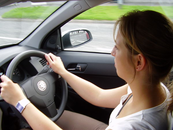 Řidiči skutečně sedí vpravo