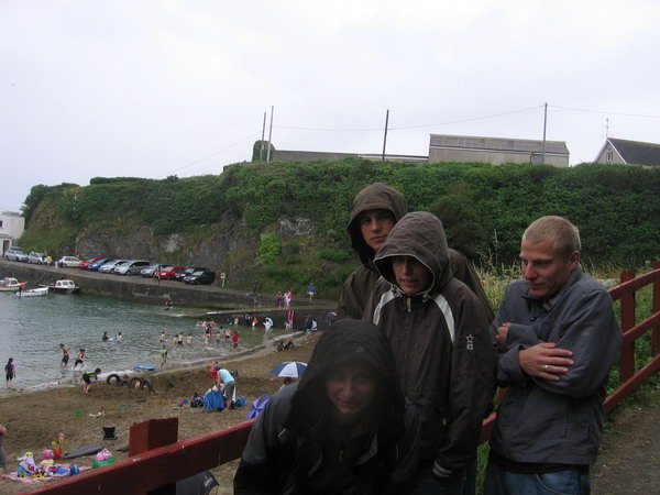 My mrzneme v dešti, Irové se opalují na pláži