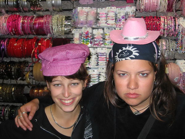 V obchodě s módnými výstřelky