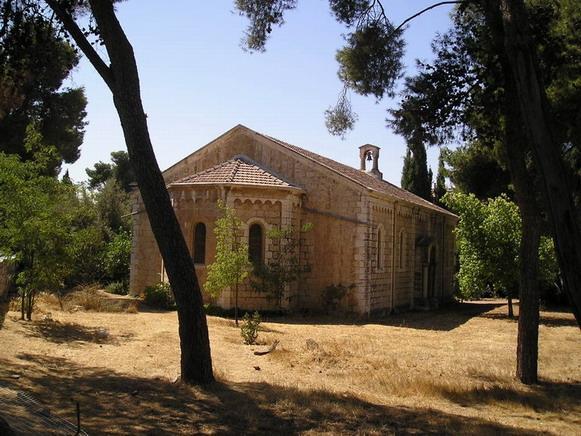 Beit Ha-Am, kdysi templáské komunitní centrum, dnes arménksý kostel/Beit Ha-Am, former Templar community center, a Armenian church today