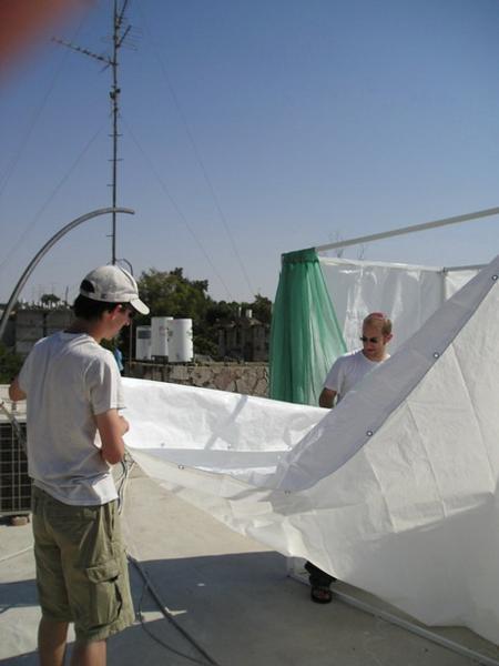 Suka kterou jsme společně stavěli se spolužáky Josephem and Joshem/Building a succa with Joseph and Josh