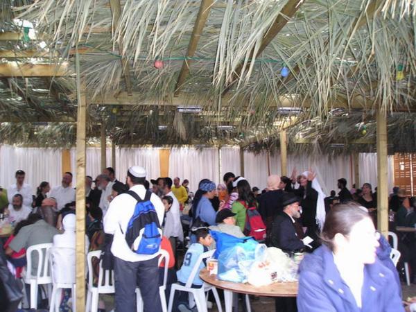 A uvnitř/Inside of the Western wall succa