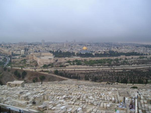 Pohled na Jeruzalém z Olivetské hory přes židovský hřbitov/A view of Jerusalem from Mount of Olives over the Jewish cemetery