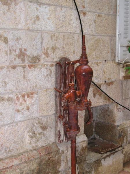 Stará vodní pumpa/Old water pump