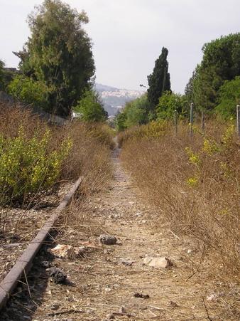 Opuštěná stará vlaková trať z Jeruzaléma do Tel Avivu/ Old abandoned tracks from Jerusalem to Tel Aviv