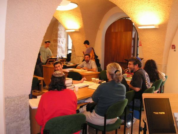 11-12:30pm Hodina Talmudu s rebem Mordechaiem/ Talmud shiur with reb Mordechai