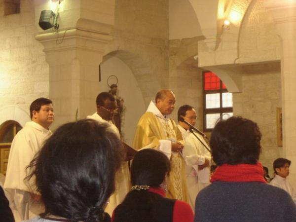 Filipínská mše v chrámu Sv. Kateřiny (část chrámu Narození)/Philipine service in St. Catherine church (a part of the Nativity church)