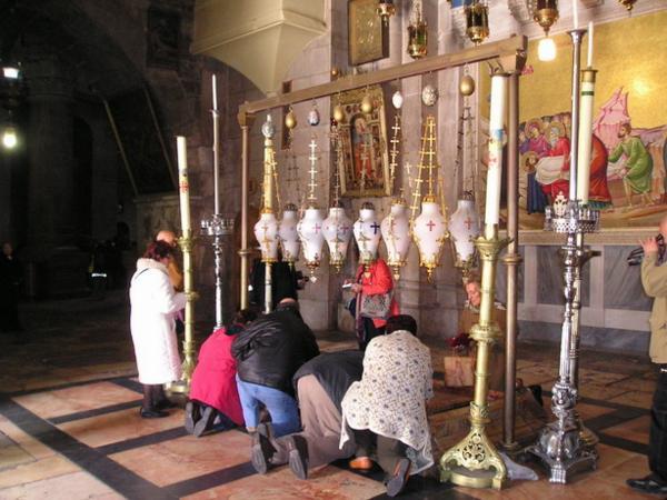 Různé obrázky uvnitř kostela/Various pictures of the inside