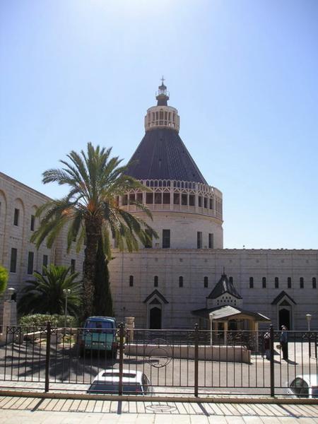 Bazilika Zvěstování zvenku/Basilica of Annunciation from the outside