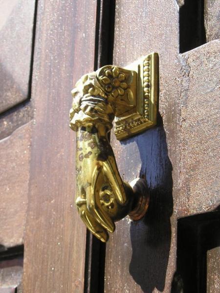 Klepátko na dveřích kostela sv. Josefa/ A knocker on the door of St. Joseph Church