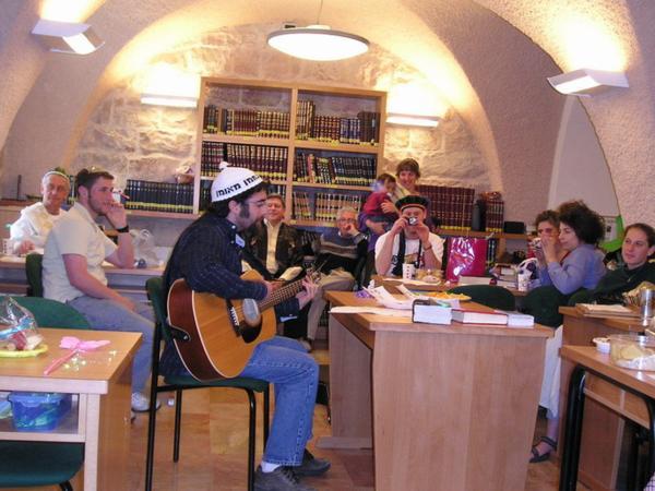 Jeremy během purim spielu/Jeremy at purim spiel