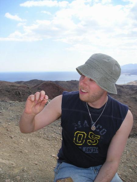 David jí poprvé v životě sardinky v oleji/David eats sardines in olive oil for the very first time in his life