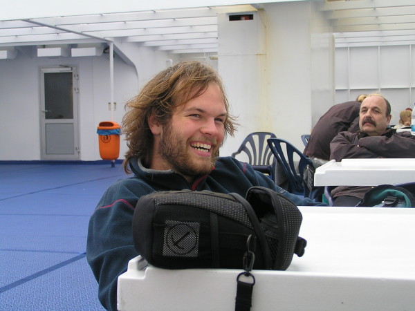 Zarostlí ale šťastní se vracíme domů