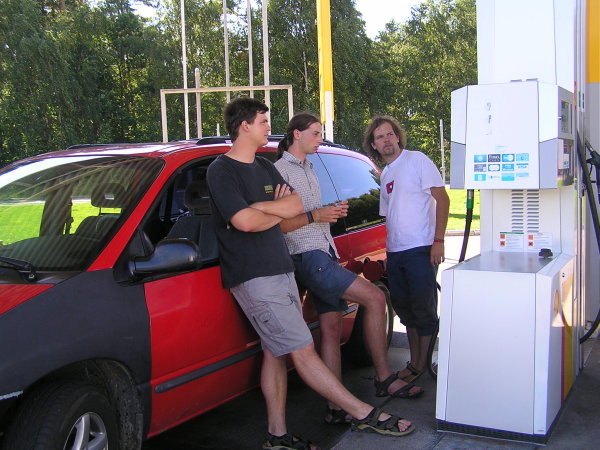 Pravidelný boj s automatickou benzínkou